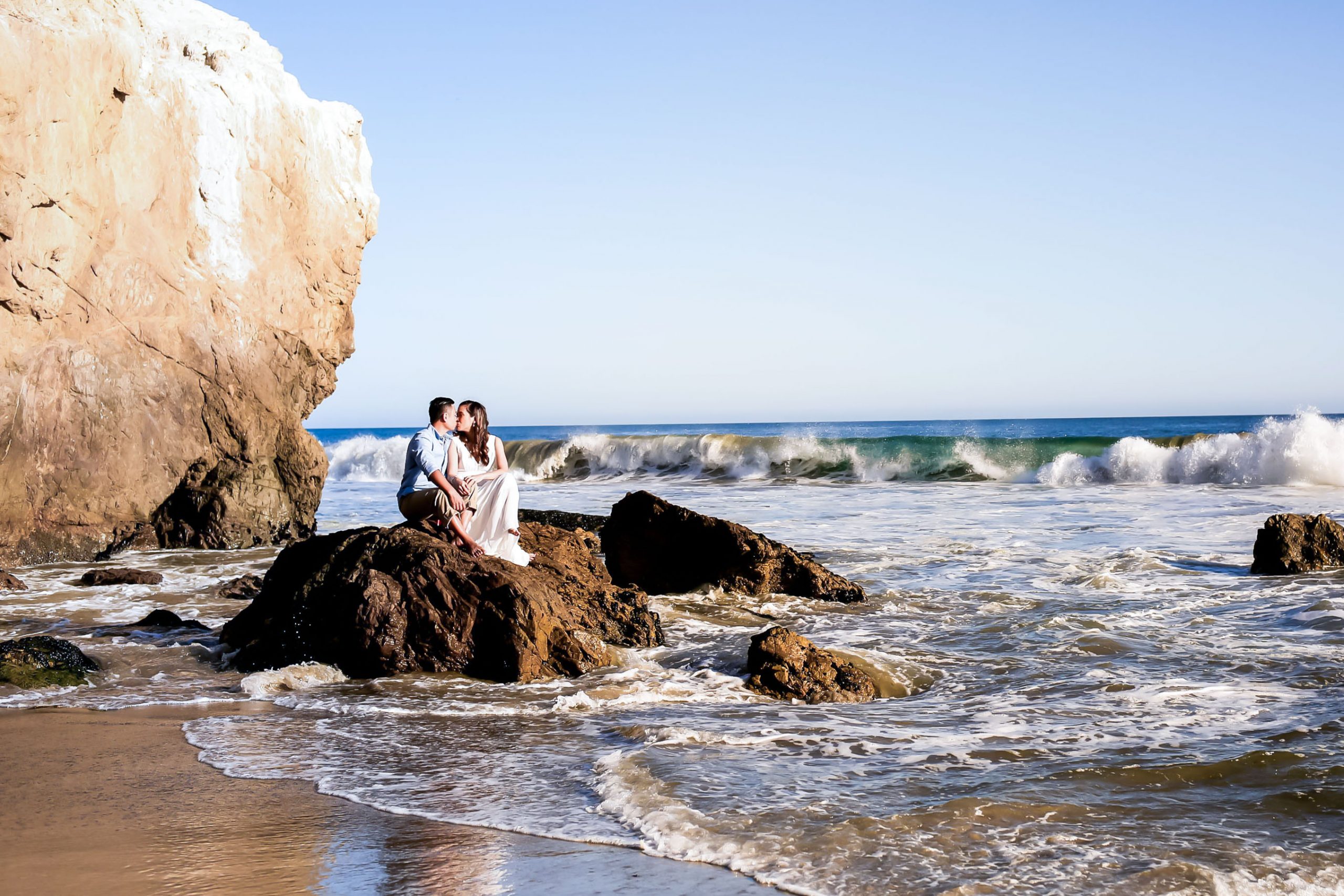 Looking for winter honeymoon destinations? Here are some amazing ideas for honeymoon destinations for winter weddings!