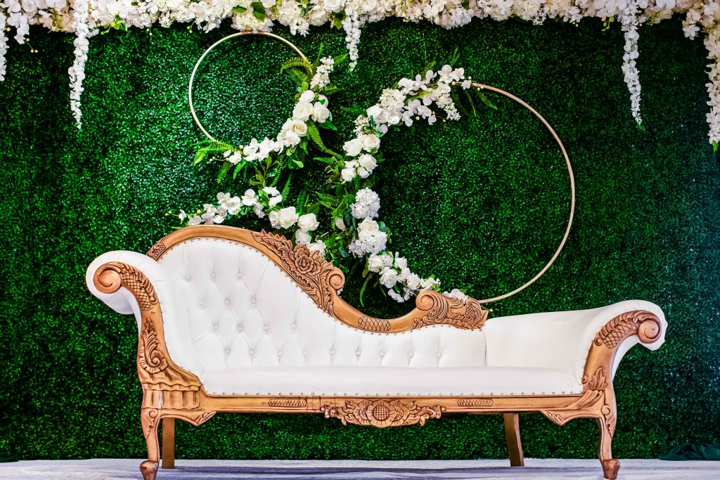 Swirl into the depths of regency-inspired weddings with this blog! Click the link below to begin your journey! 
