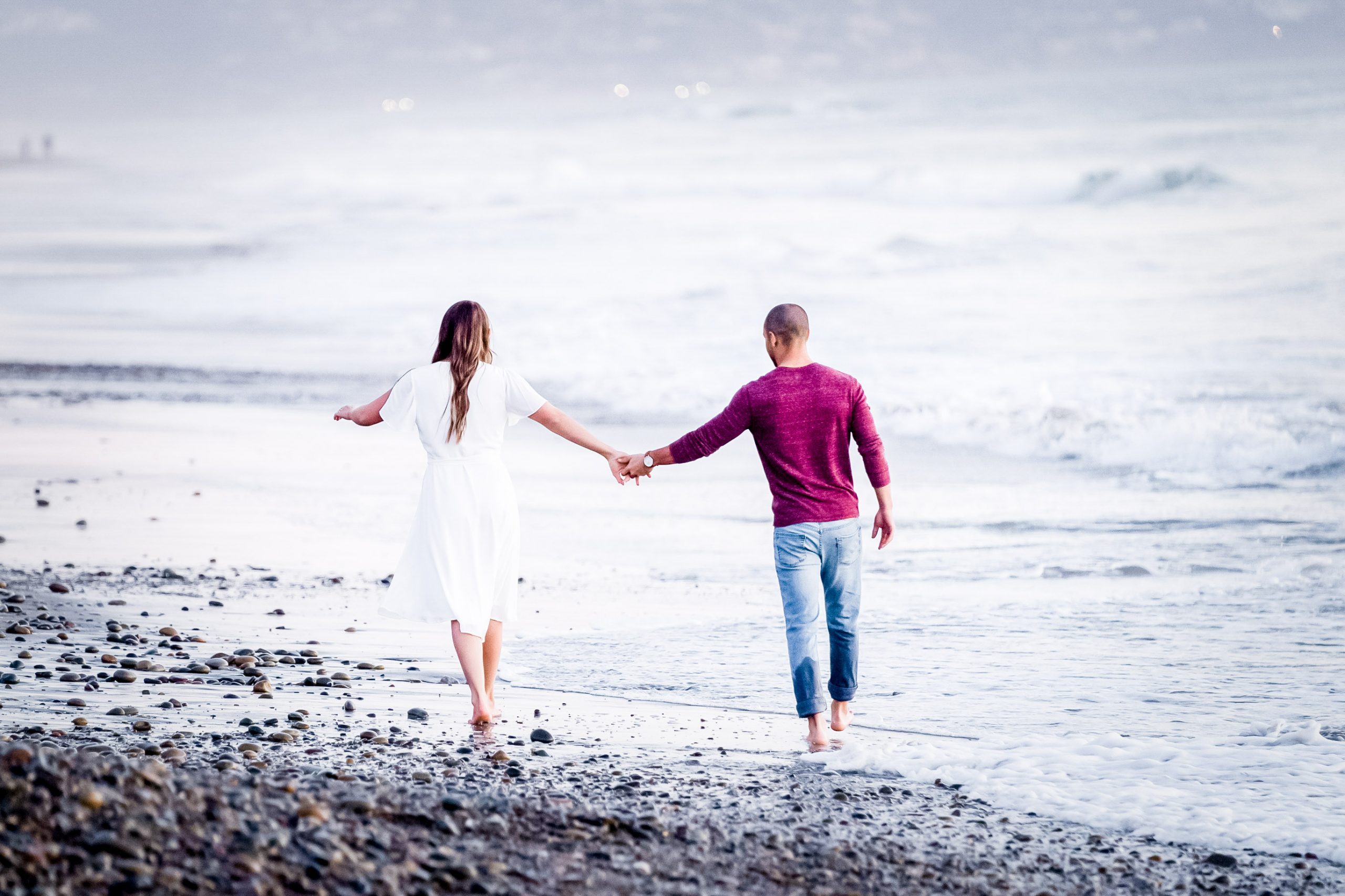 Planning a summer engagement? Here are some fun summer engagement photo session ideas to make the experience worthwhile!