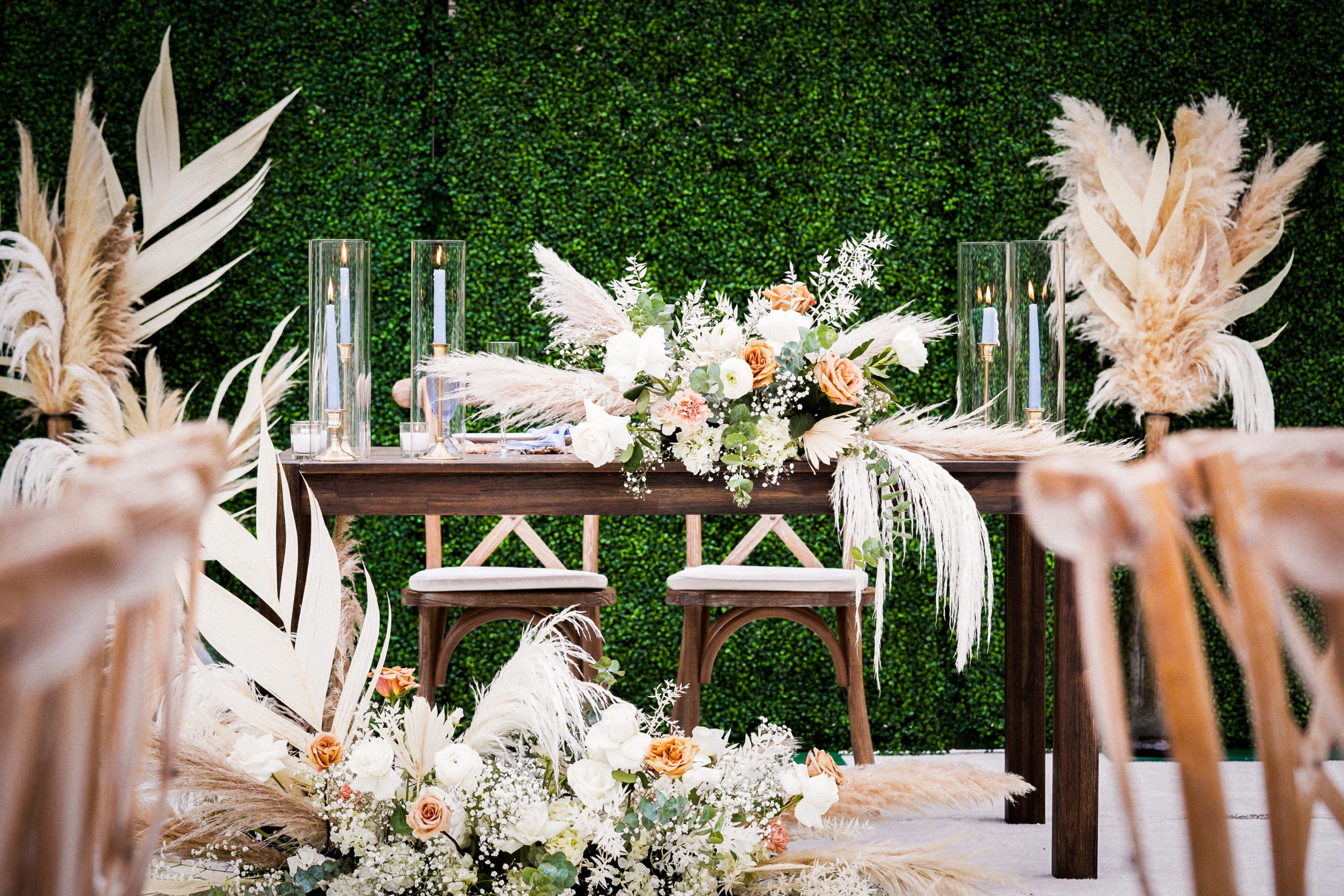Table For Two Decor Save The Best Table For Two With These Luxe Sweetheart Table Ideas ...